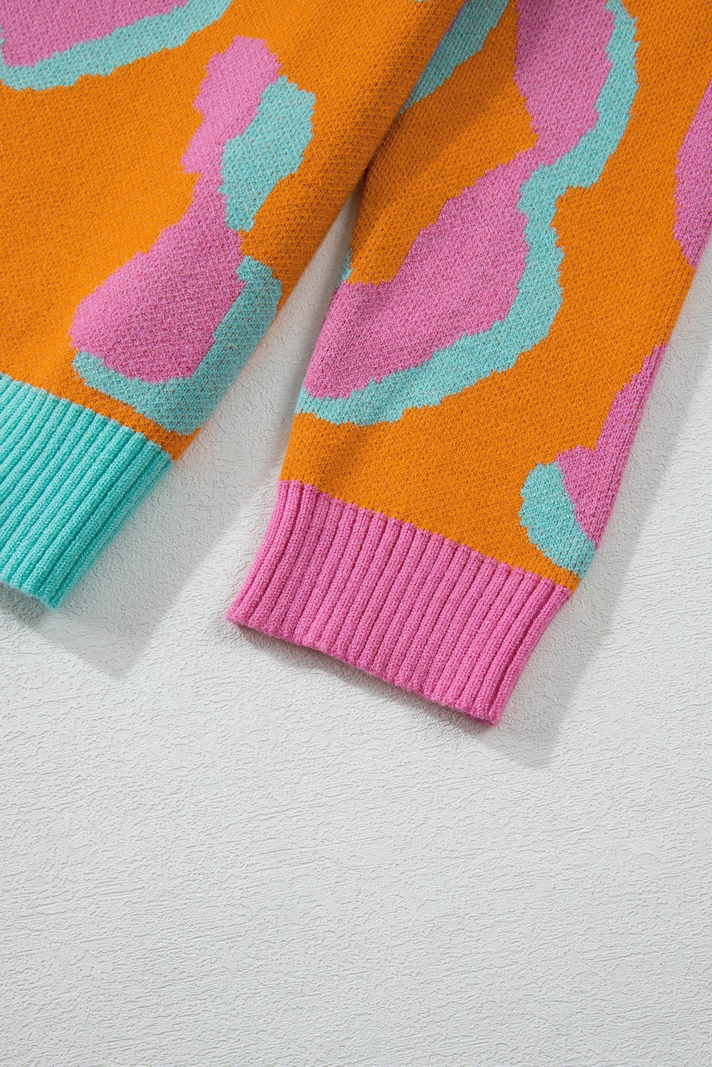 Everly | Kleurrijke gebreide damestrui met luipaardprint in oranje, roze en groen