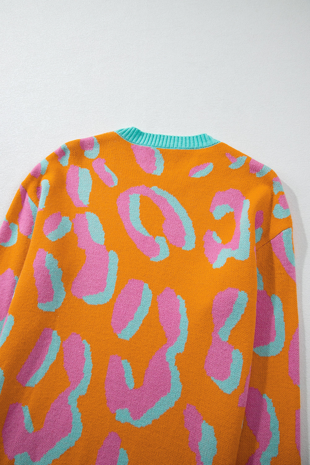 Everly | Kleurrijke gebreide damestrui met luipaardprint in oranje, roze en groen