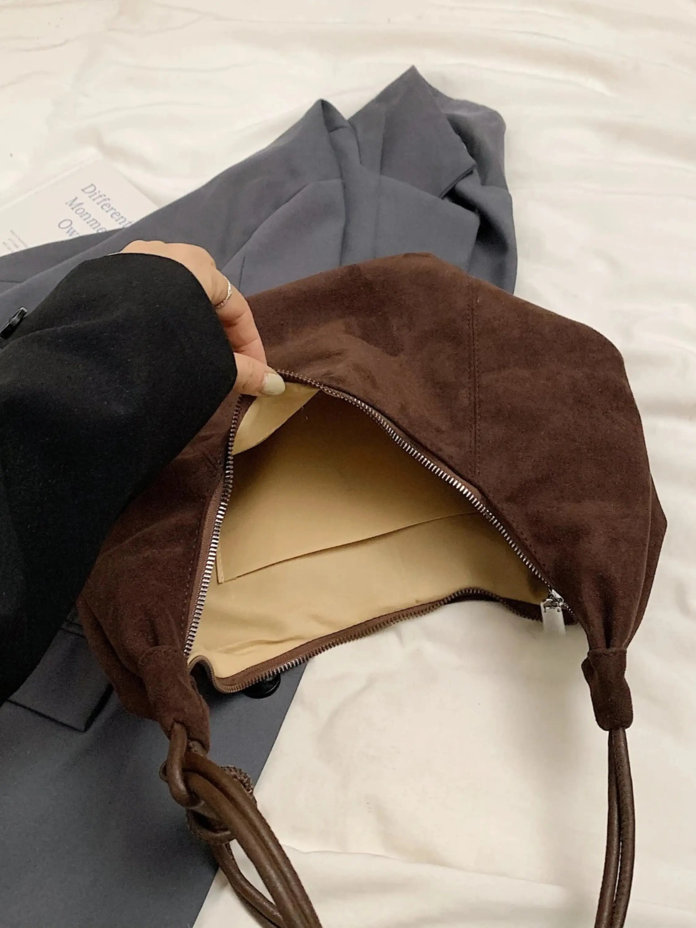 Amalia | Suède Boho-Chic Hobo Tas met Speelse Charme