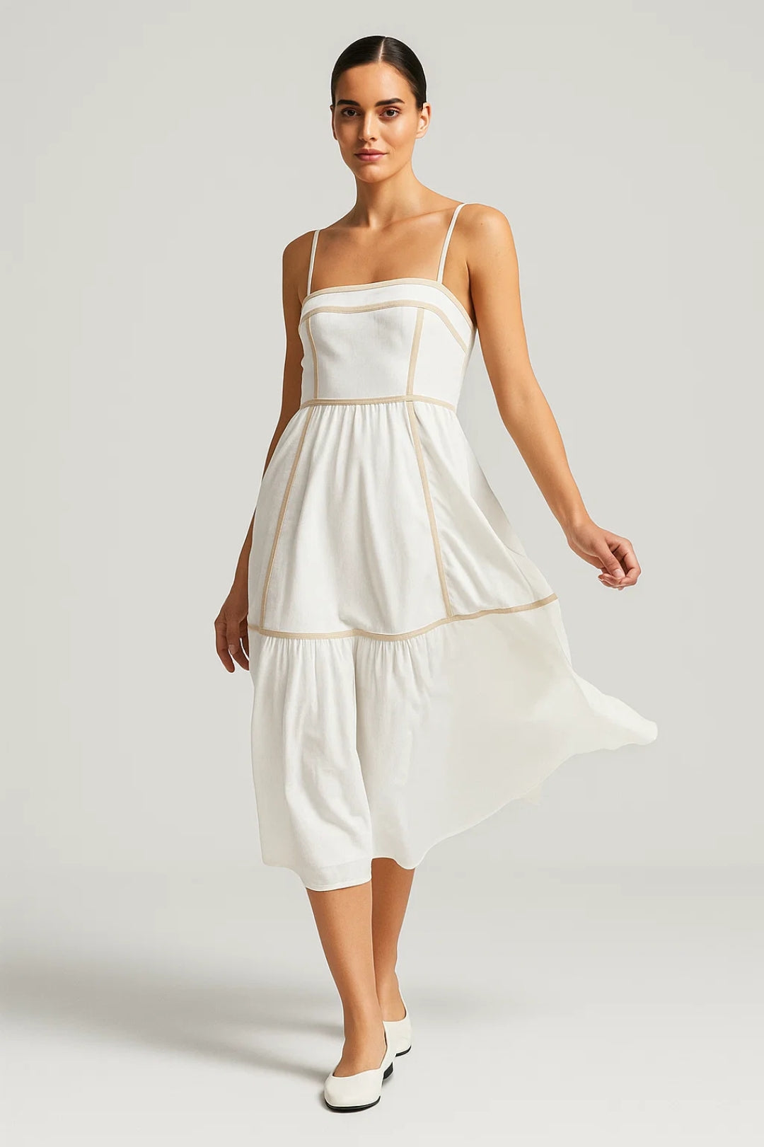 Strapless Maxi Jurk met Gelaagde Rok en Contrastdetails