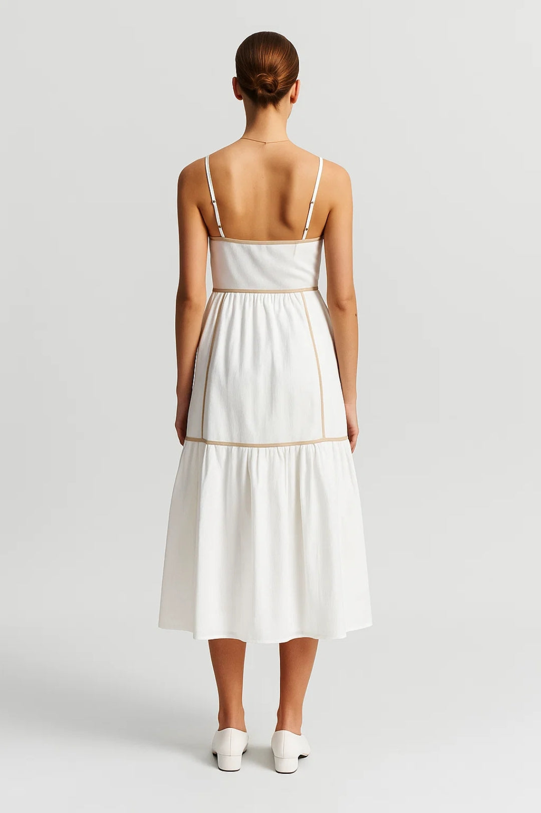 Strapless Maxi Jurk met Gelaagde Rok en Contrastdetails