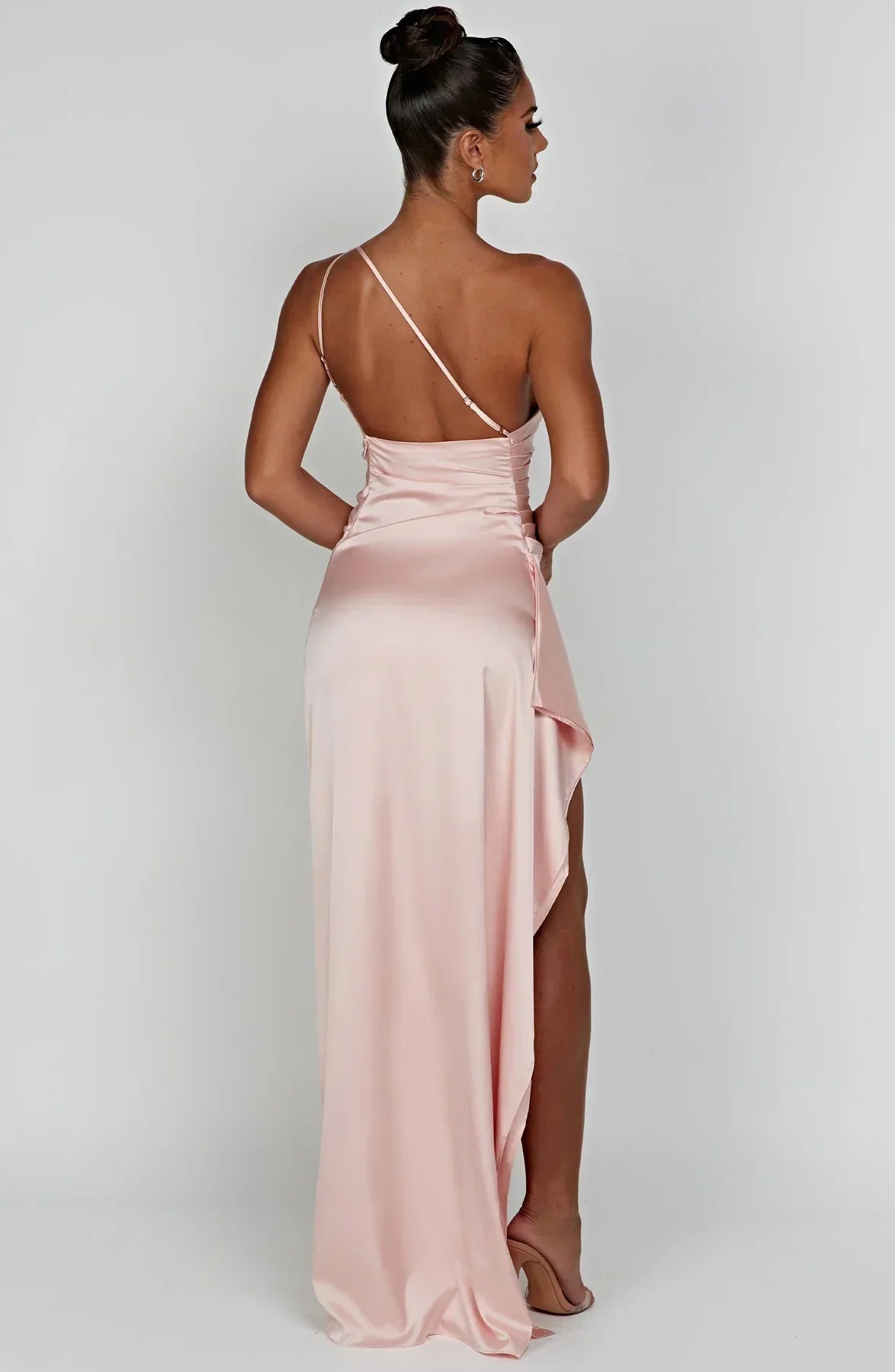 Aria Satin Split Dress - Dames - Luxe Stof, Stijlvolle Plooien en Moderne Details