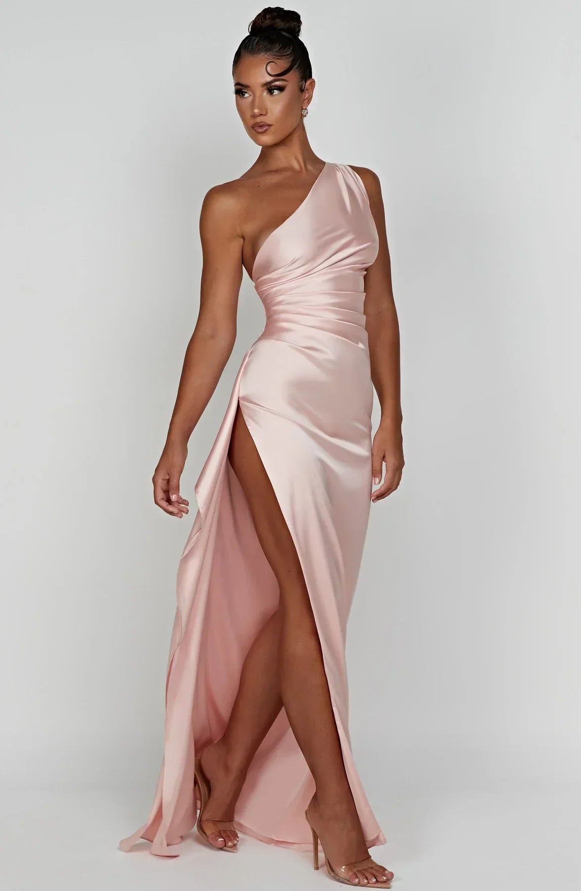 Aria Satin Split Dress - Dames - Luxe Stof, Stijlvolle Plooien en Moderne Details