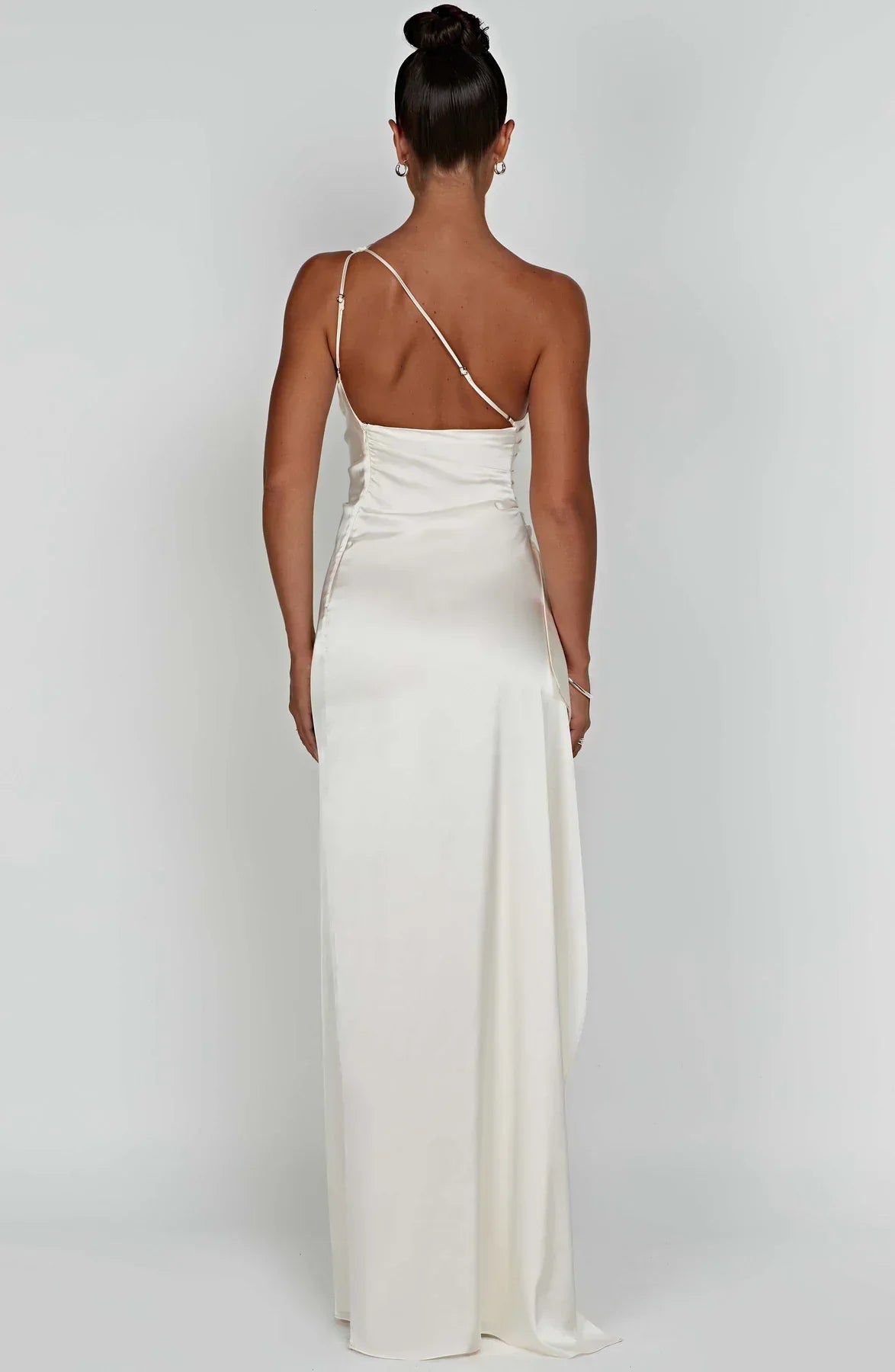 Aria Satin Split Dress - Dames - Luxe Stof, Stijlvolle Plooien en Moderne Details