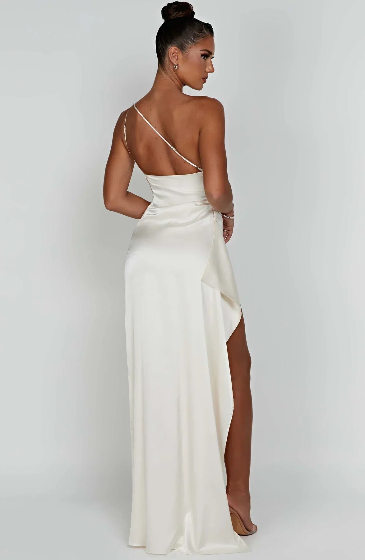 Aria Satin Split Dress - Dames - Luxe Stof, Stijlvolle Plooien en Moderne Details