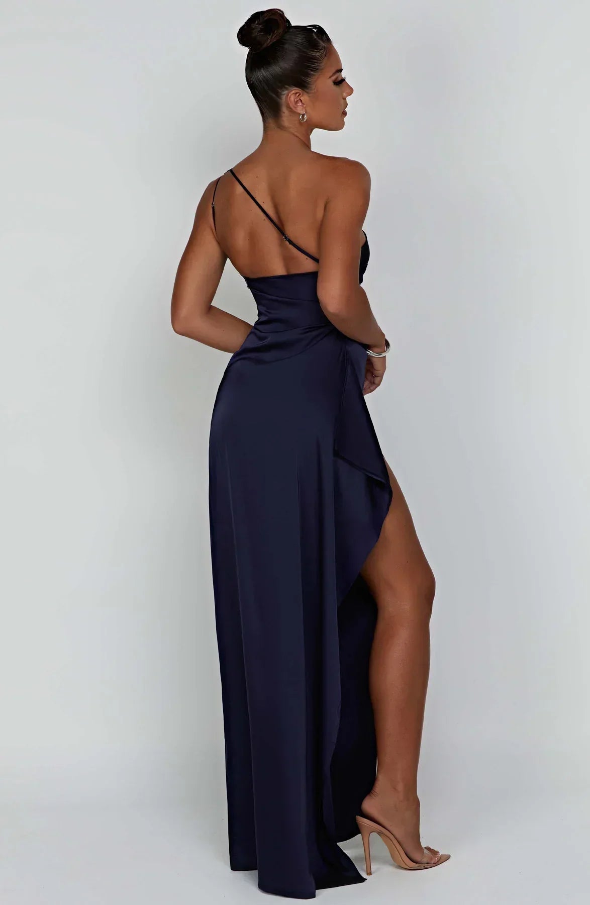 Aria Satin Split Dress - Dames - Luxe Stof, Stijlvolle Plooien en Moderne Details