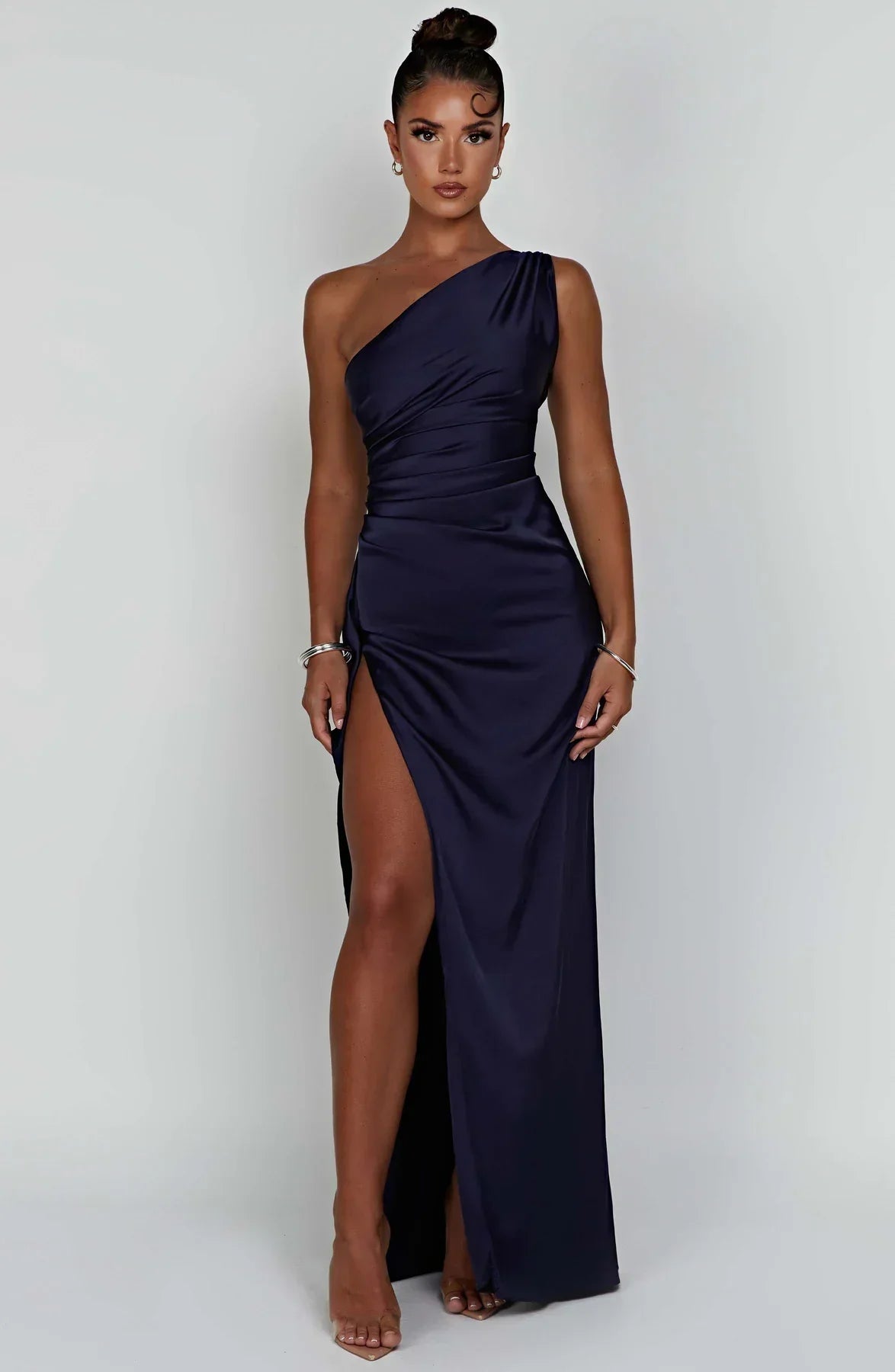 Aria Satin Split Dress - Dames - Luxe Stof, Stijlvolle Plooien en Moderne Details