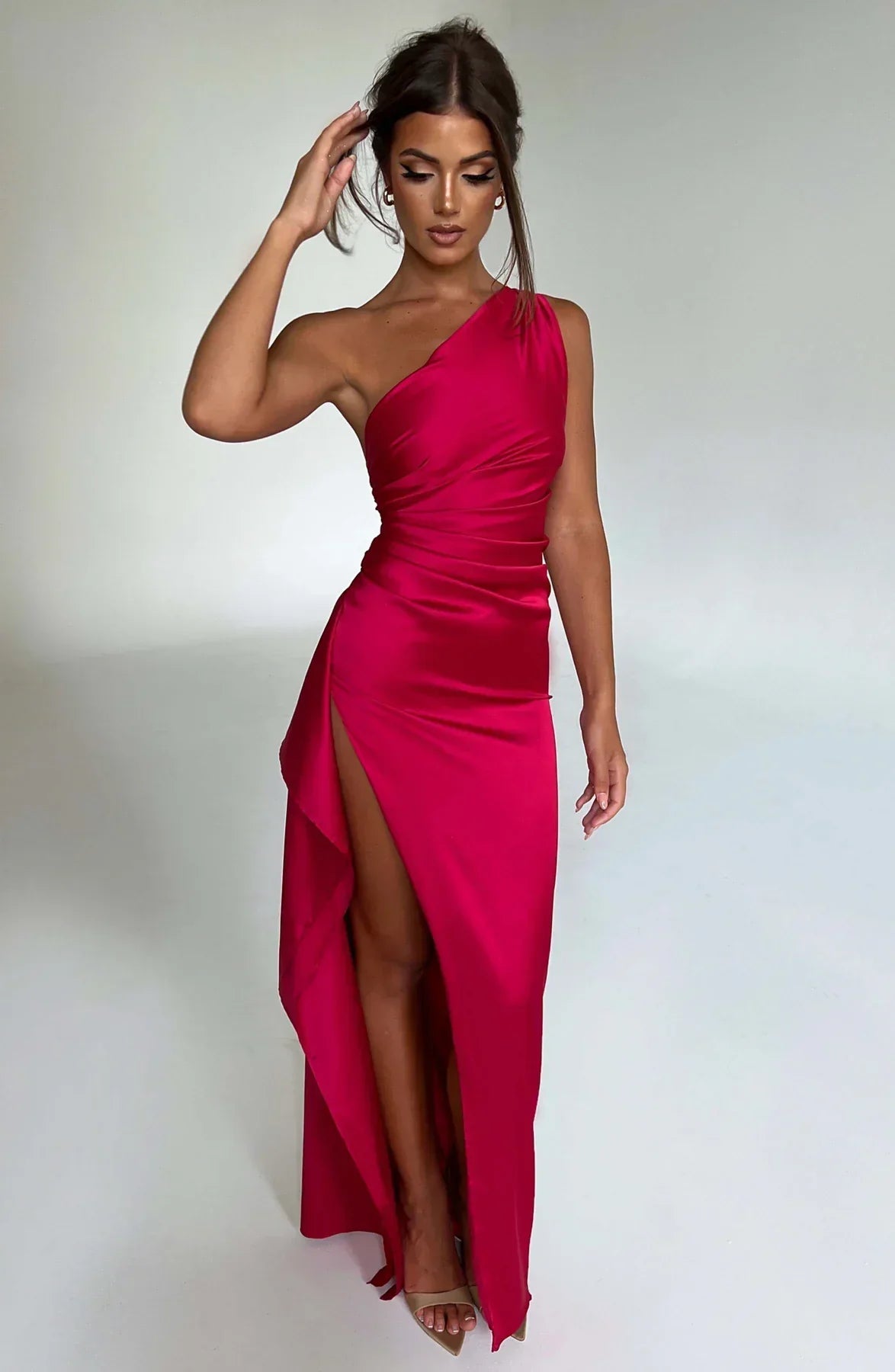 Aria Satin Split Dress - Dames - Luxe Stof, Stijlvolle Plooien en Moderne Details