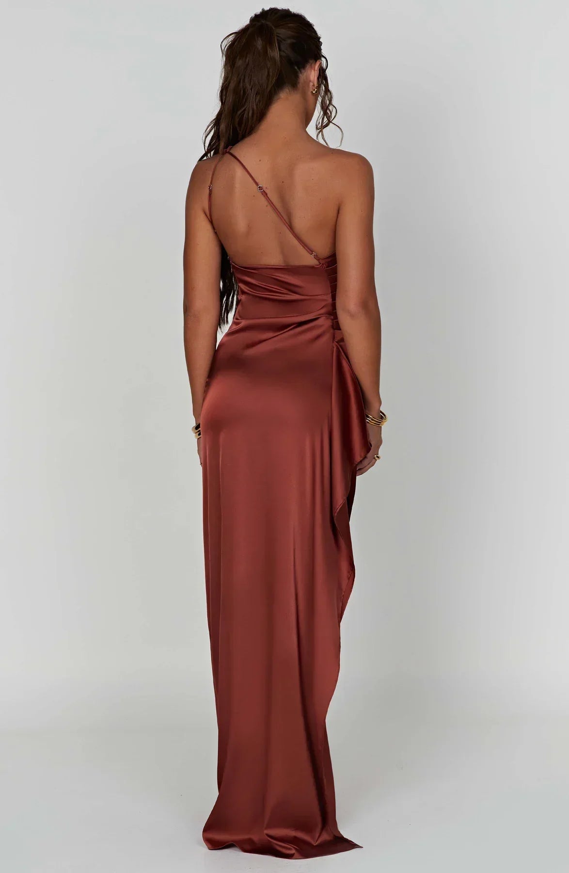 Aria Satin Split Dress - Dames - Luxe Stof, Stijlvolle Plooien en Moderne Details