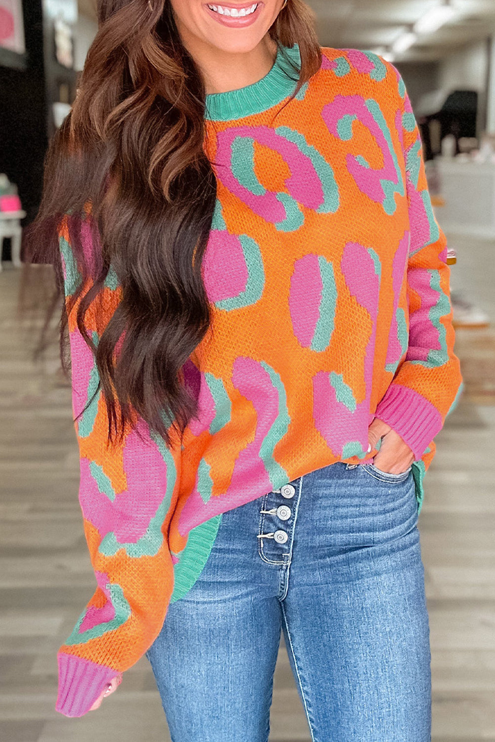 Everly | Kleurrijke gebreide damestrui met luipaardprint in oranje, roze en groen