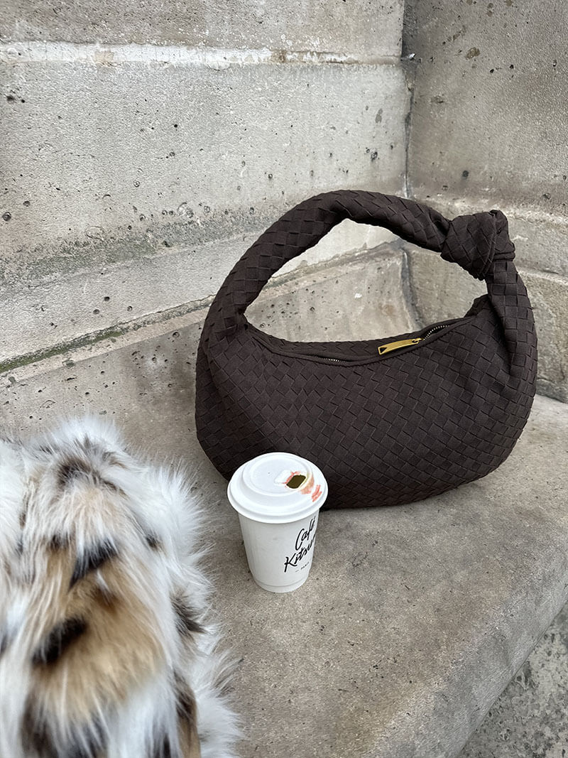 Elicia | Gevlochten Hobo-Tas met Knoopdetail – Stijlvol en Uniek